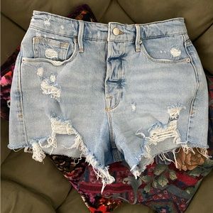 Good American distressed shorts size 4/27